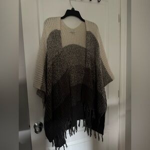 White/Gray American Eagle Shawl
